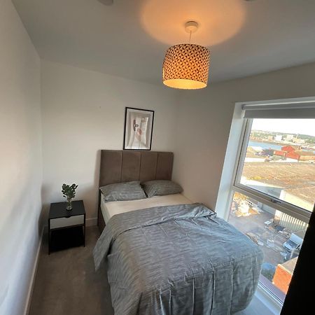 לונדון Deluxe Double Bed In Shared Apt Near Canary Wharf, City Airport & O2 Arena With Thames View מראה חיצוני תמונה