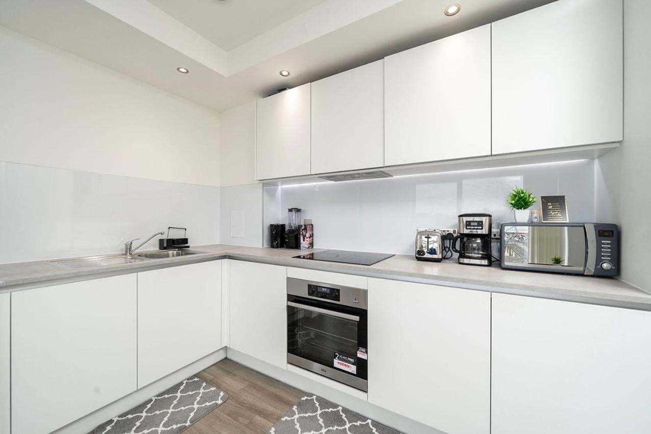 לונדון Deluxe Double Bed In Shared Apt Near Canary Wharf, City Airport & O2 Arena With Thames View מראה חיצוני תמונה
