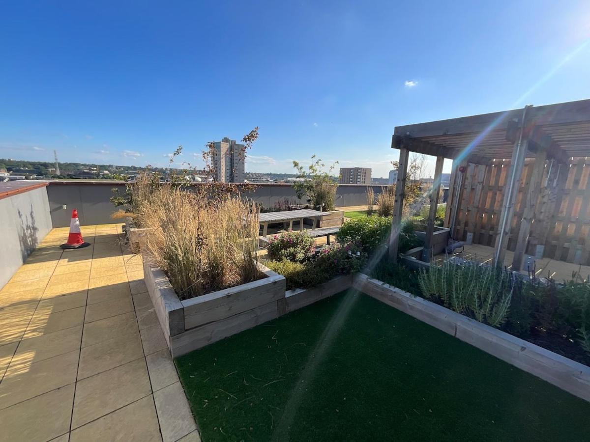 לונדון Deluxe Double Bed In Shared Apt Near Canary Wharf, City Airport & O2 Arena With Thames View מראה חיצוני תמונה