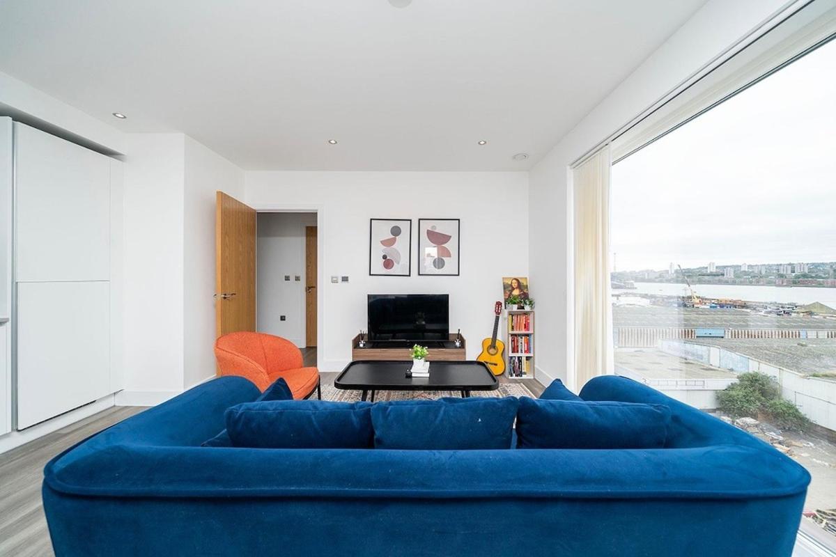 לונדון Deluxe Double Bed In Shared Apt Near Canary Wharf, City Airport & O2 Arena With Thames View מראה חיצוני תמונה